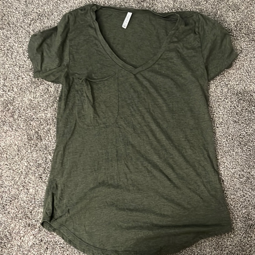 Z supply vneck tshirt, size small.